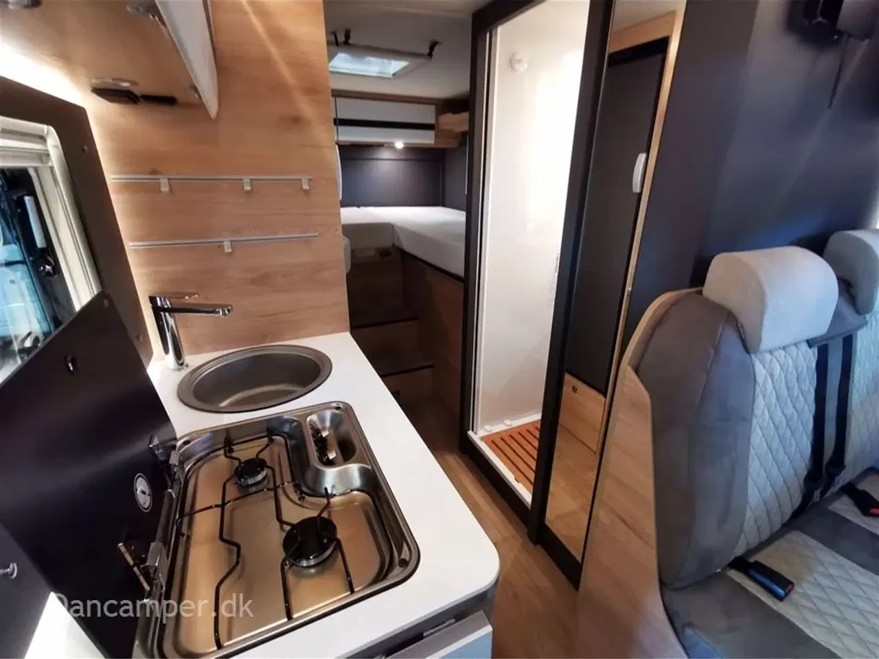 Billede 5 - 2025 - Dethleffs Globebus Camp T4   Flot slim line med 8-trins automatgear, 140 Hk, populær og meget rummelig trods sin længde på kun 6,63 m og 2,20 m i bredden
