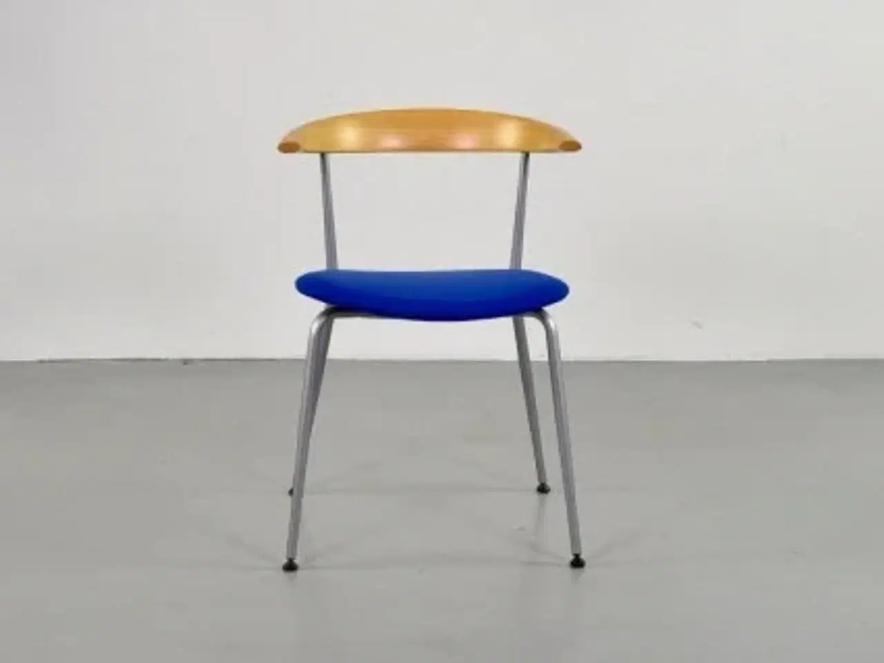 Billede 1 - Efg bondo konferencestol med blå polstret sæde, grå stel, bøge ryglæn med lille armlæn