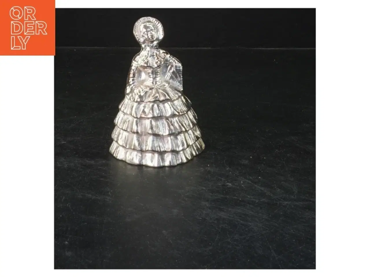 Billede 1 - Figur i sølv kjole (str. 11x7 cm)