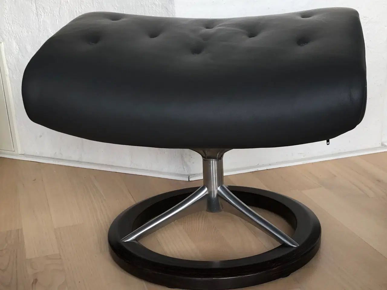 Billede 1 - Som ny Org. Stressless fodskammel