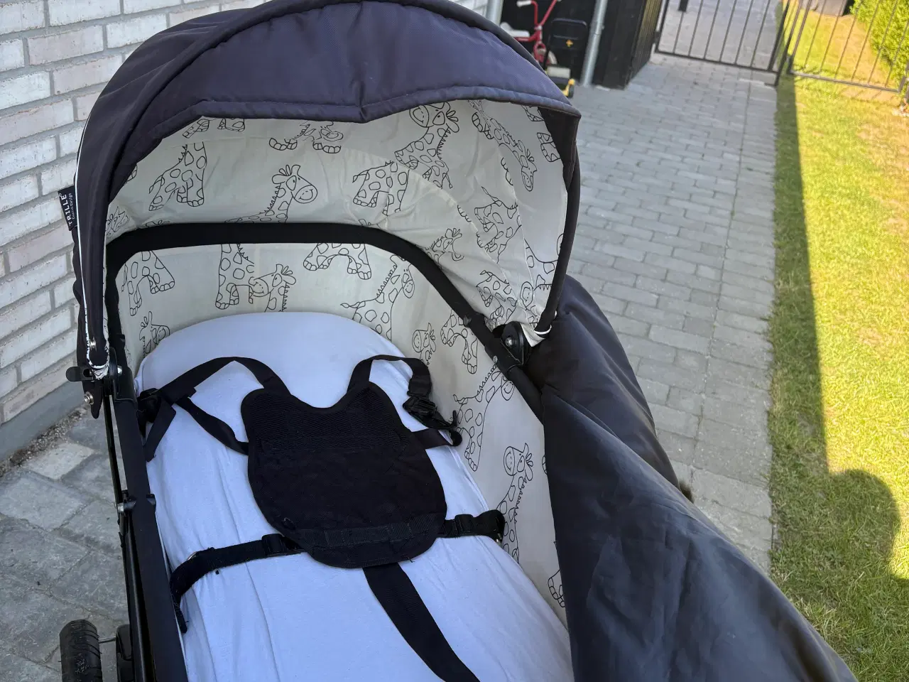 Billede 2 - Barnevogn sælges