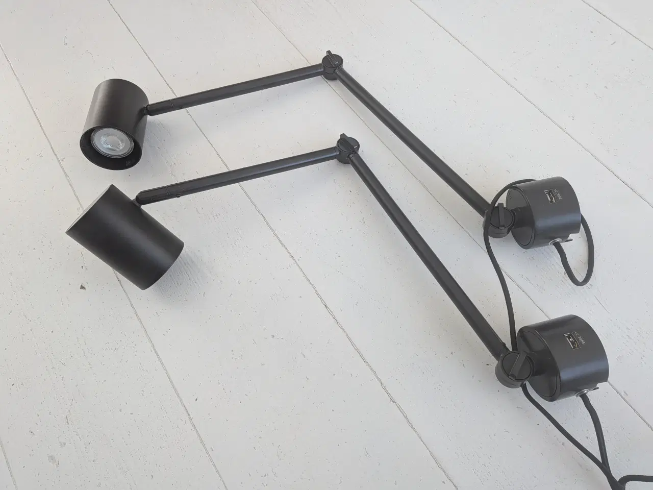 Billede 1 - Sort væghængt ikea lampe 