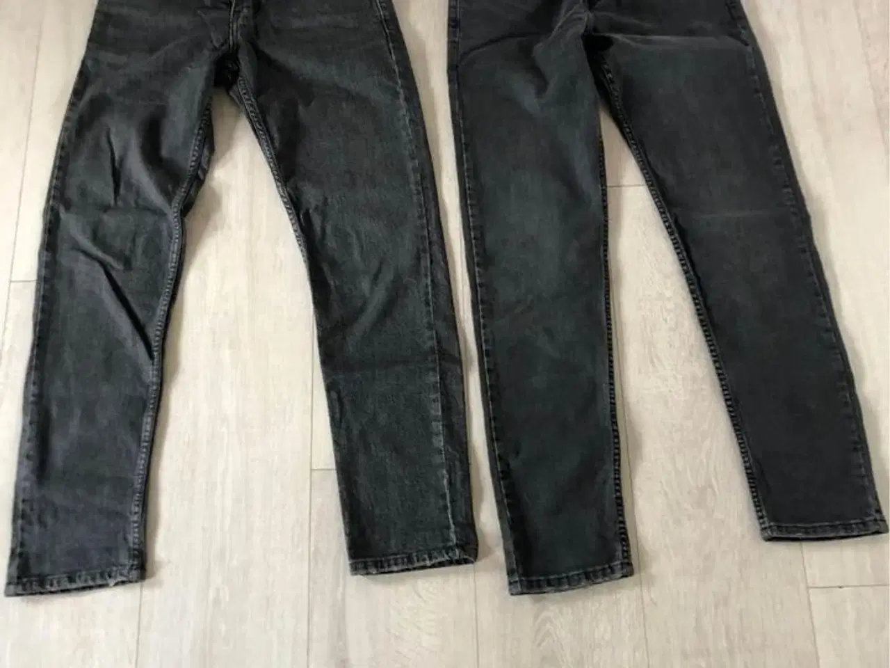 Billede 9 - 2 NYE PAR LEVI’S JEANS 