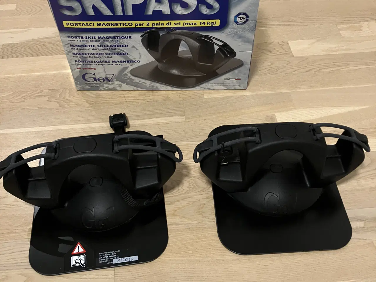 Billede 1 - Magnet skiholder til 2 par ski