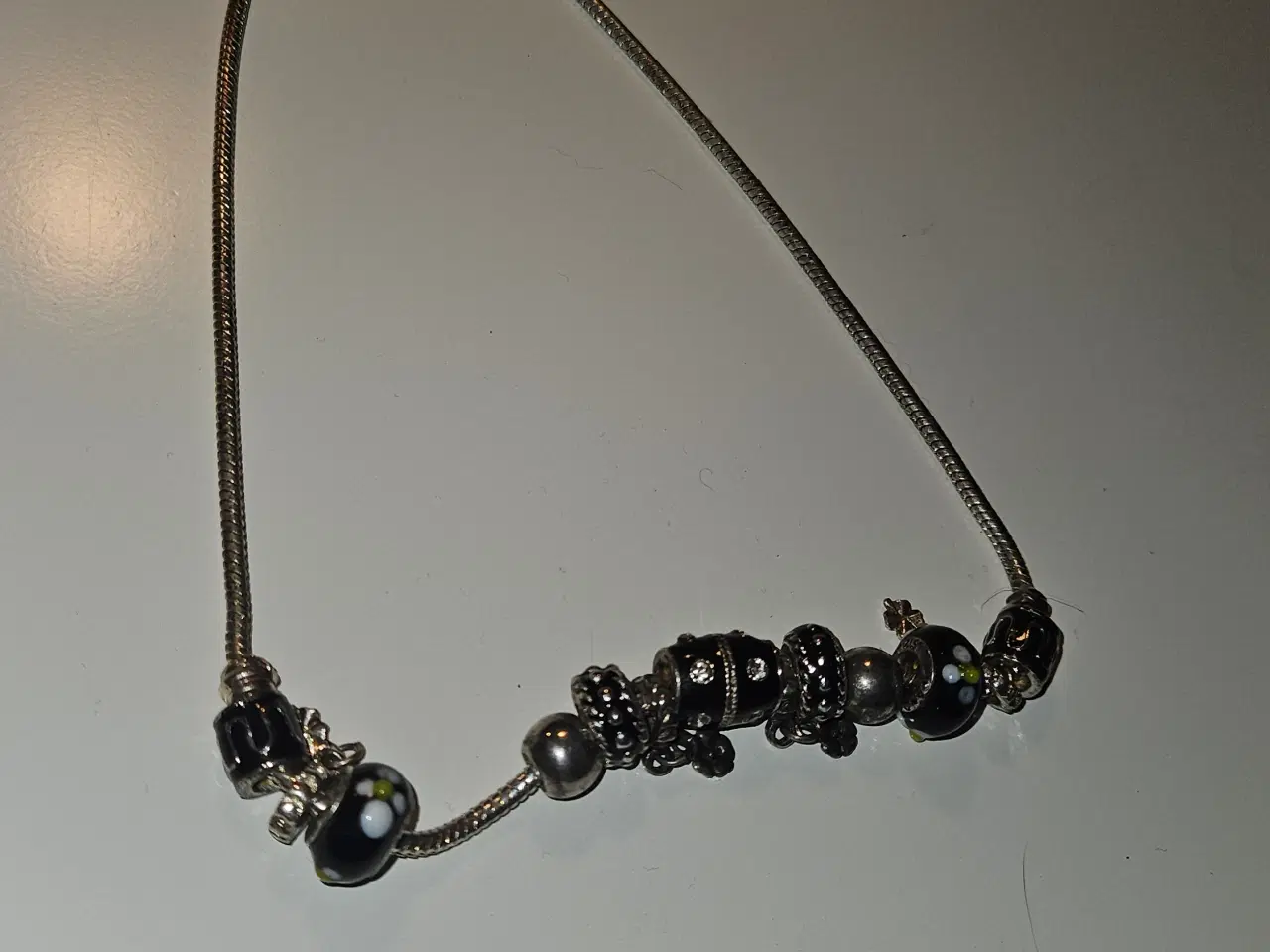 Billede 1 - Pandora halskæde med 13 charms