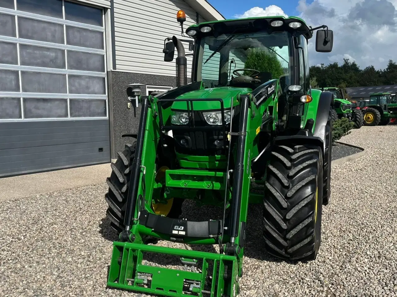 Billede 9 - John Deere 6115R Med frontlæsser og krybegear