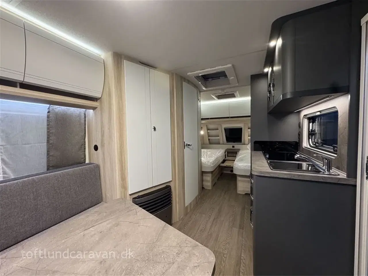 Billede 6 - 2026 - Hobby De Luxe 495 UL   NY 2026. Sønderjyllands aut. HOBBY forhandler. Enkeltsenge m/lameludtræk, NU PÅ LAGER TIL OMGÅENDE LEVERING.