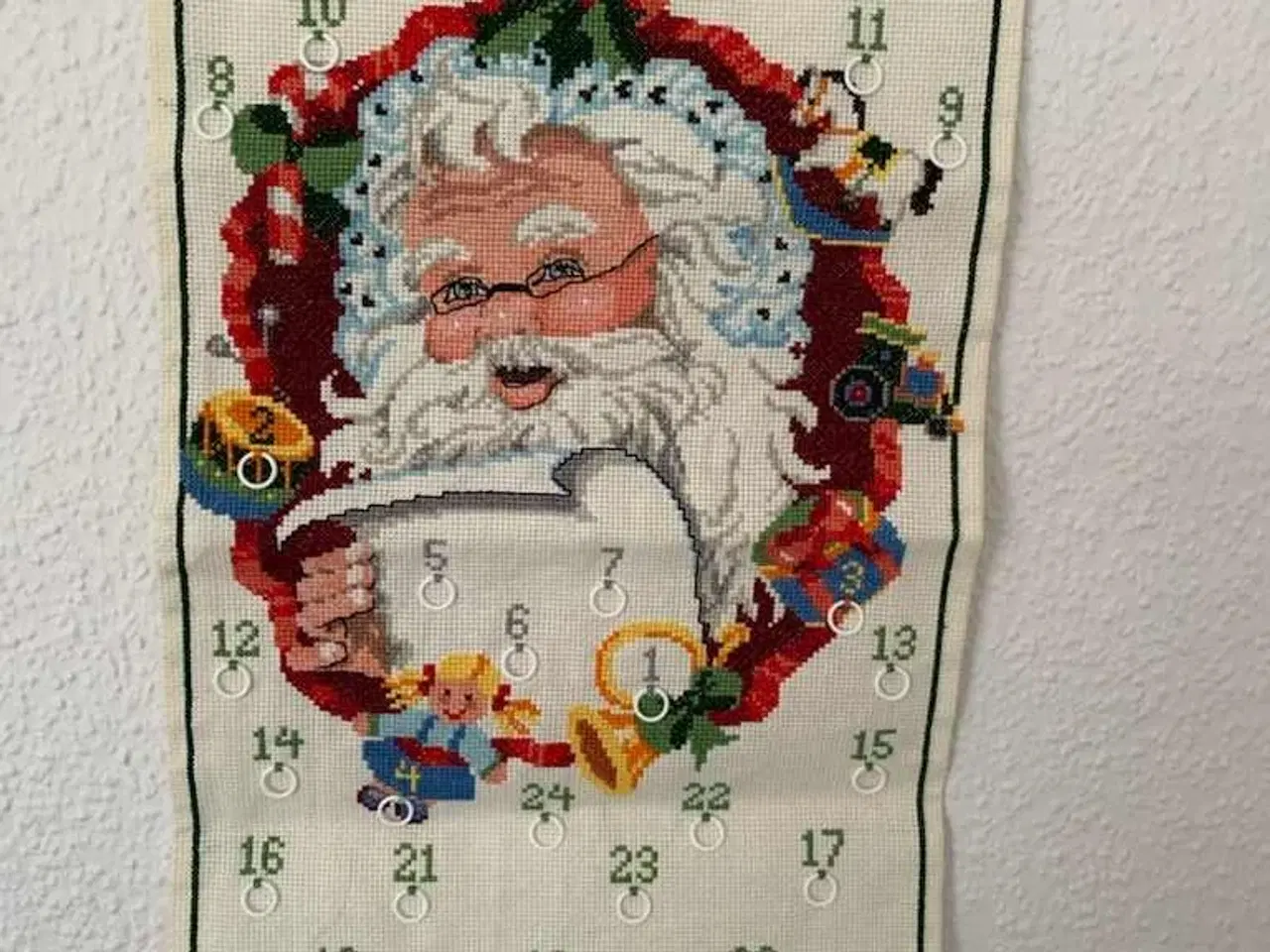 Billede 1 - 5 Nybroderede pakke- og Adventskalendere Disney m.