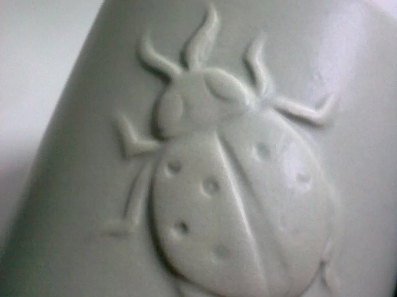 Billede 3 - Insekter i relief på beholder krus cylinder UBRUGT