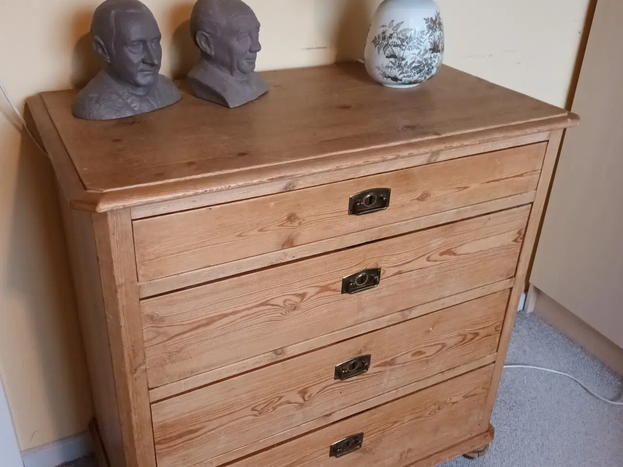 Billede 1 - Kommode afsyret fyr