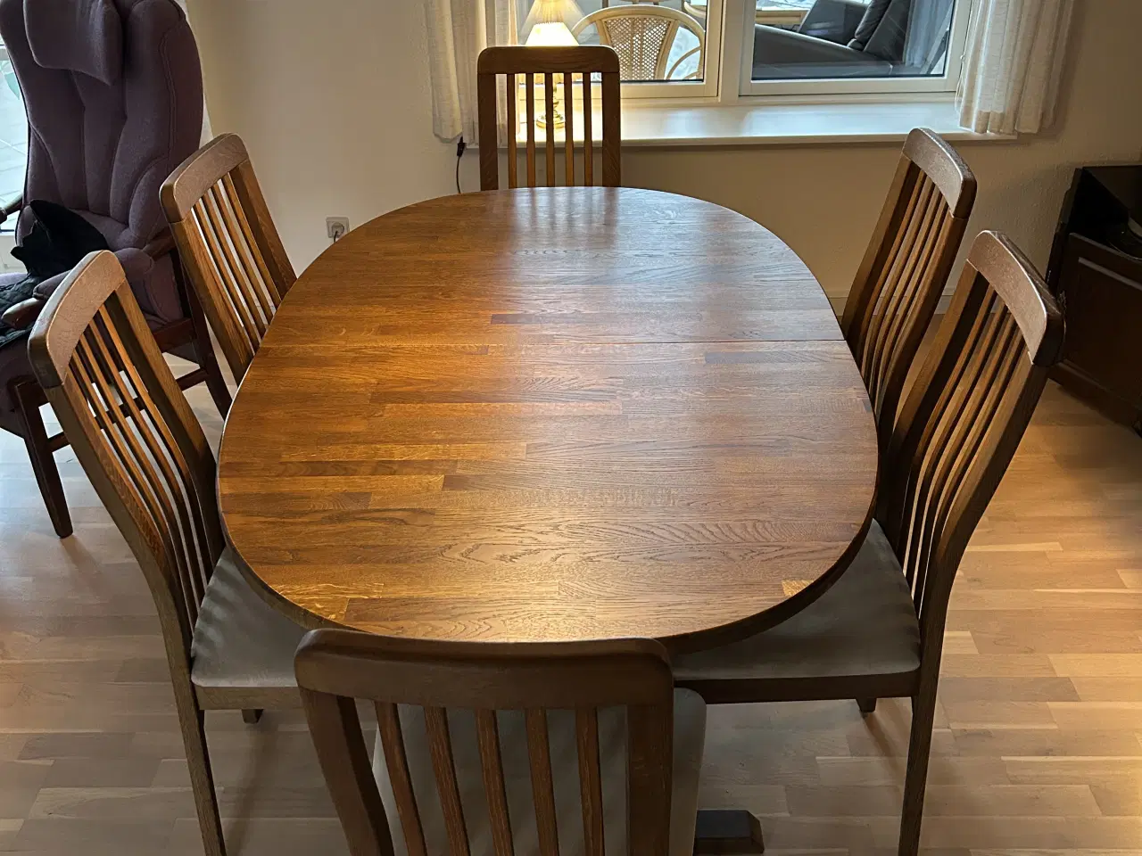 Billede 3 - Spisebord med 6 stole