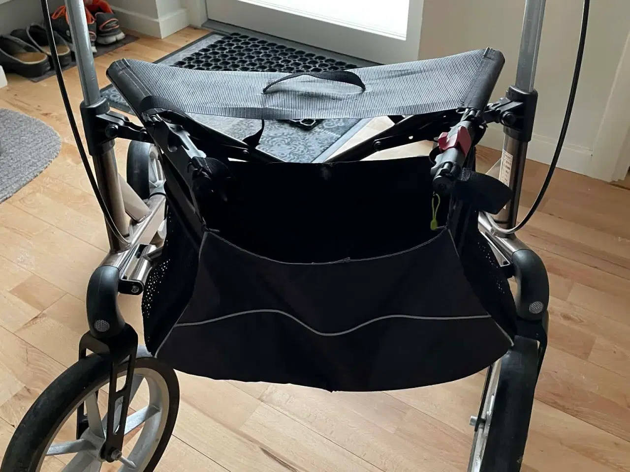 Billede 3 - Rollator – Explorer (Drive) – meget pæn stand