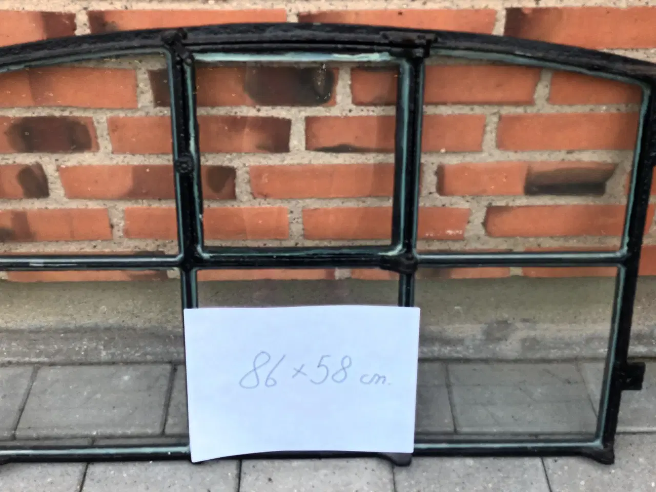 Billede 1 - Gamle staldvinduer.