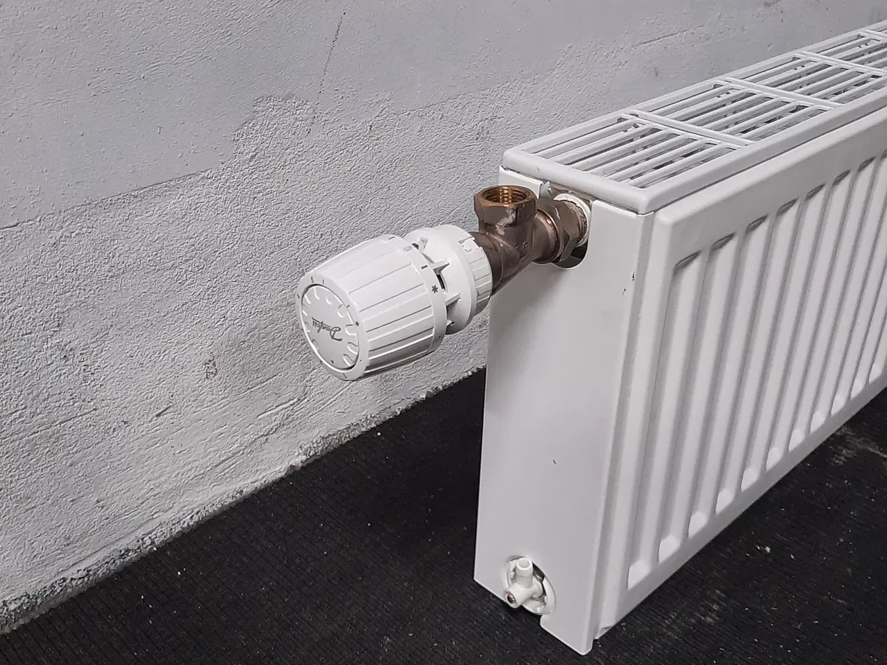 Billede 3 - Radiator med danfoss termostat, 1200 x 100 x 300mm, hvid