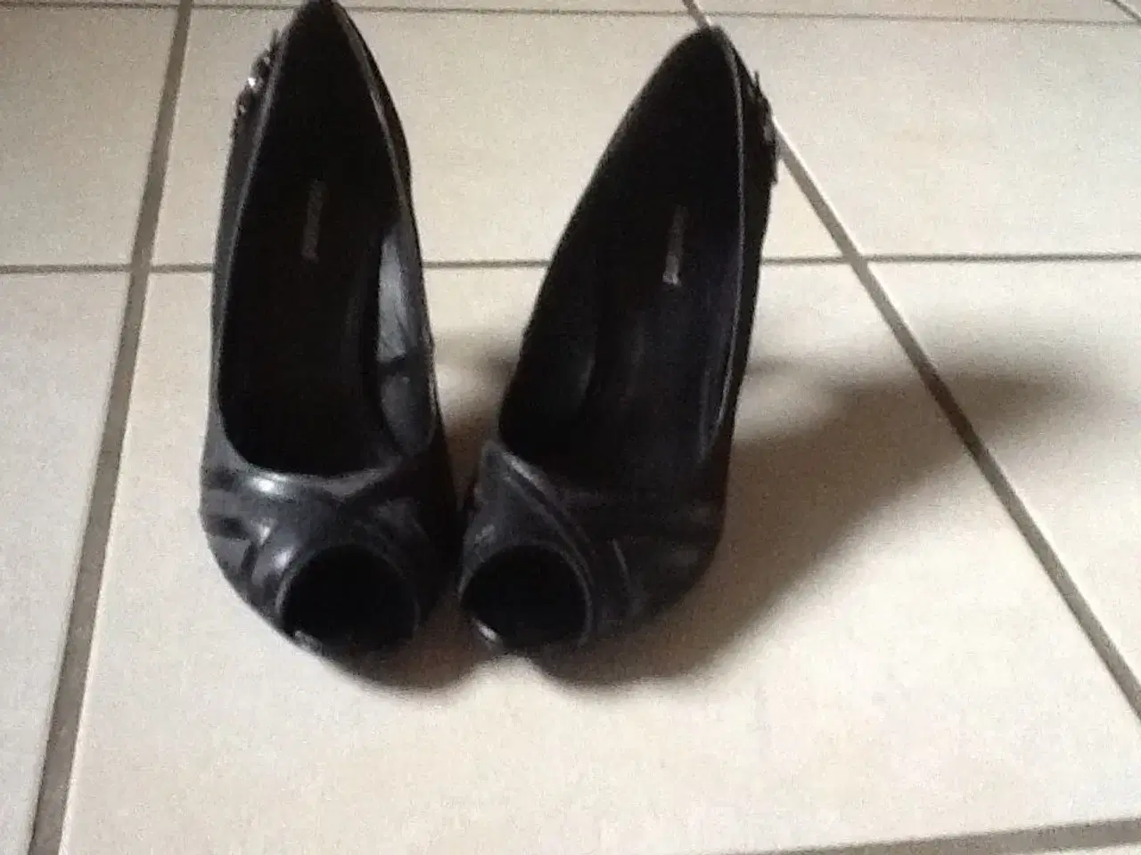 Billede 2 - Flotte sko med høje hæle