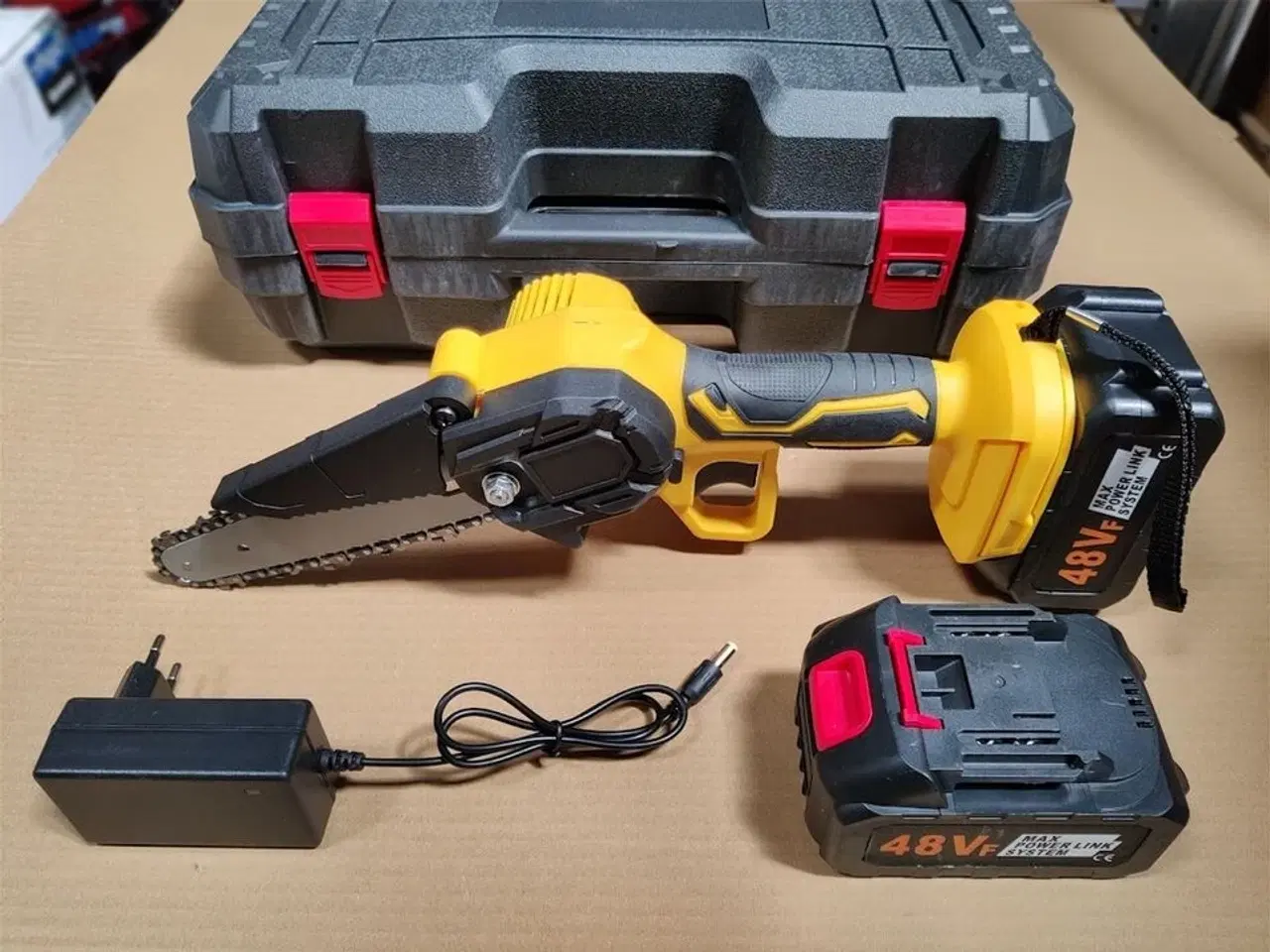 Billede 1 - Batteri kædesav med 6" sværd.