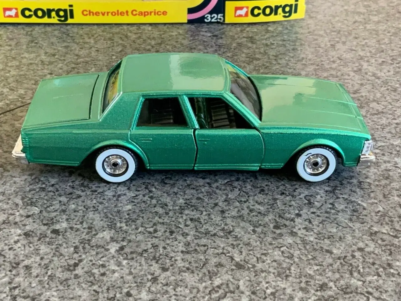 Billede 5 - Corgi Toys No. 325 Chevrolet Caprice, scale 1:36