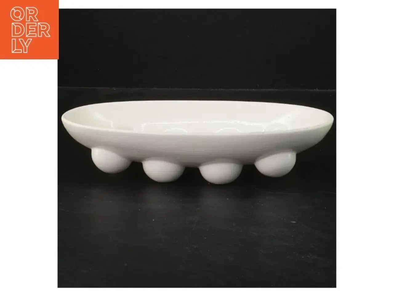 Billede 1 - Ovalt hvidt fad med dekorationshuller (str. 22,5 cm)