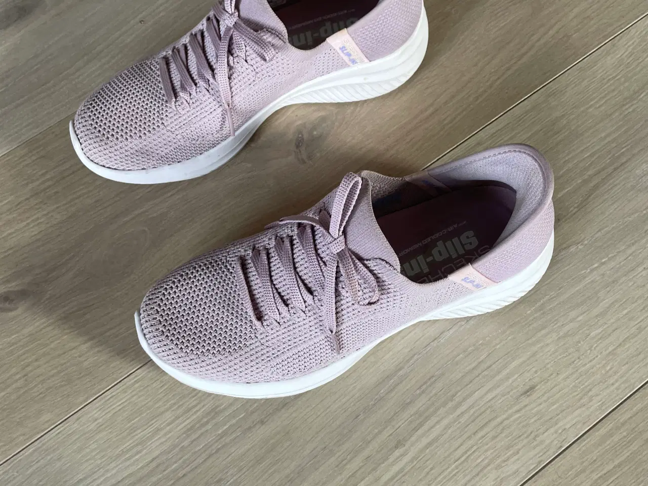 Billede 1 - Sko pæne og kun brugt indendørs 