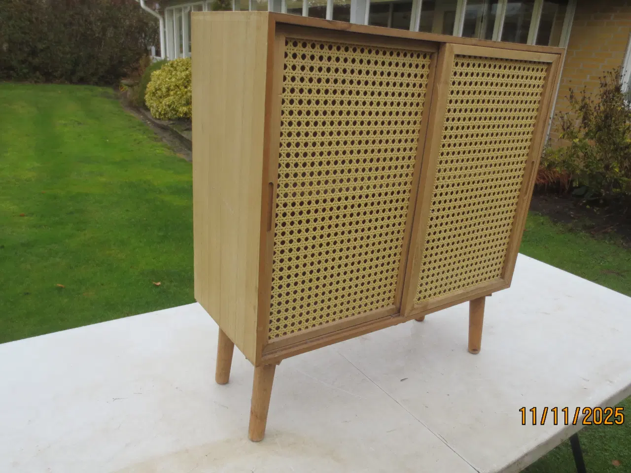 Billede 2 - 1 stk Skab med Fletskydelåger og en hylde