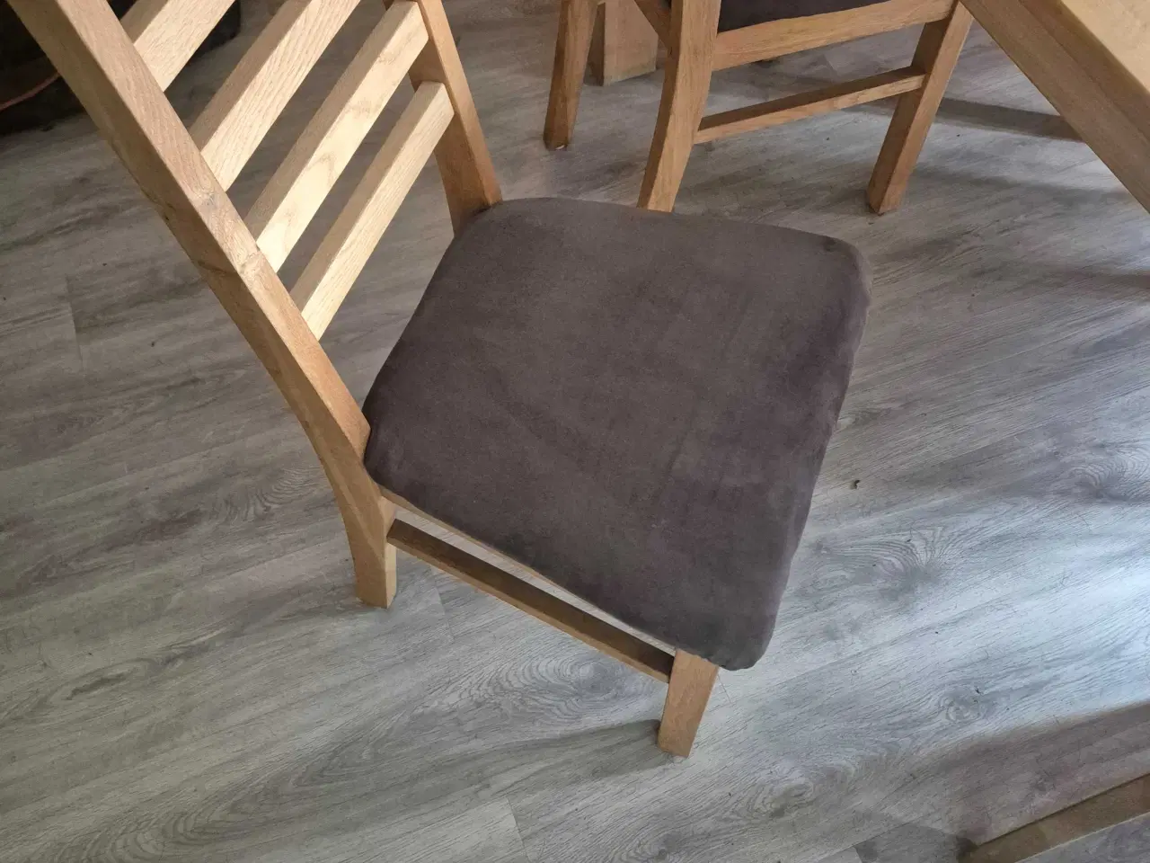 Billede 2 - Egetræ spisebord med 6 stole