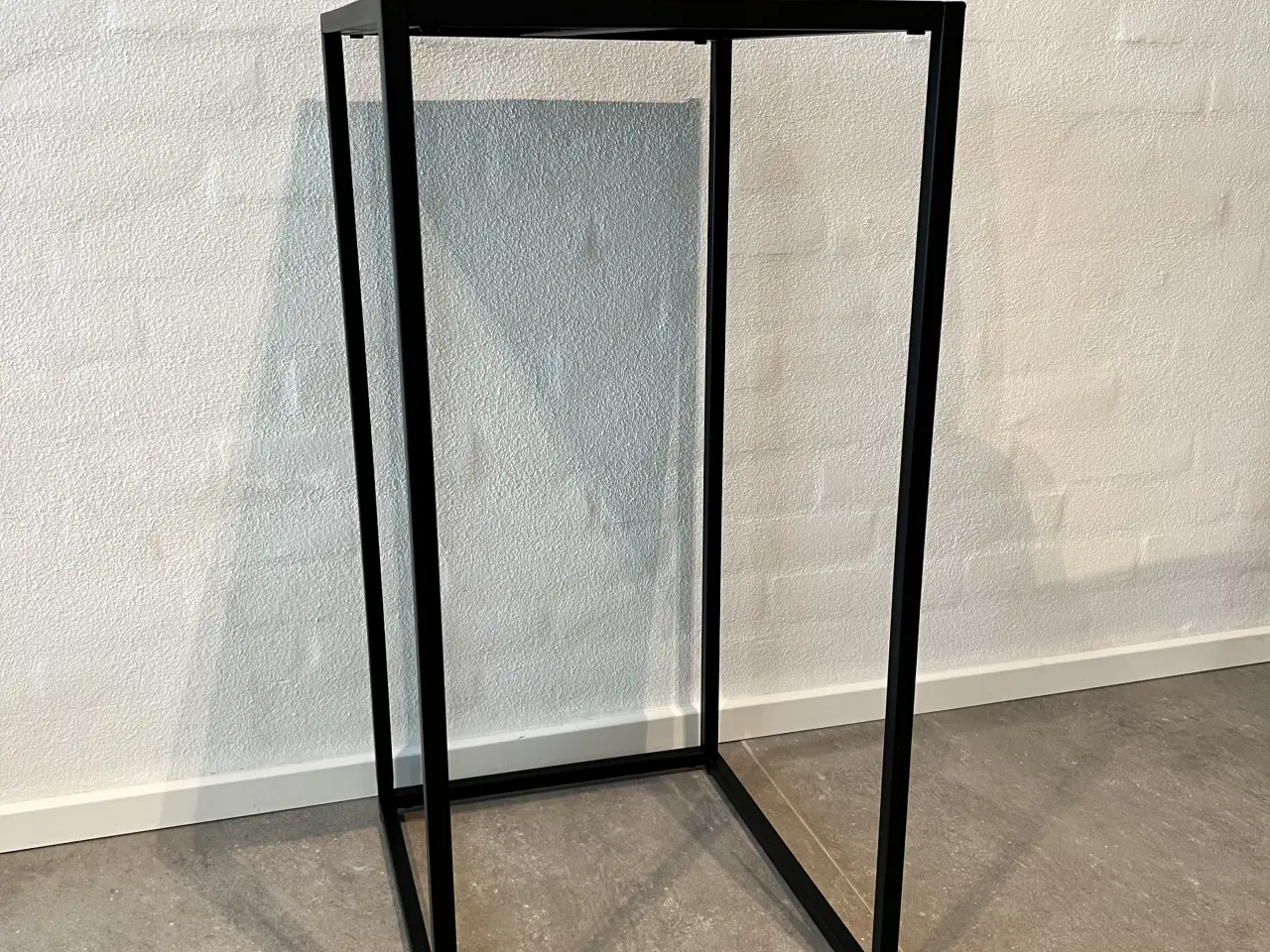 Billede 2 - Sidebord/sengebord i sort pulverlakeret jern