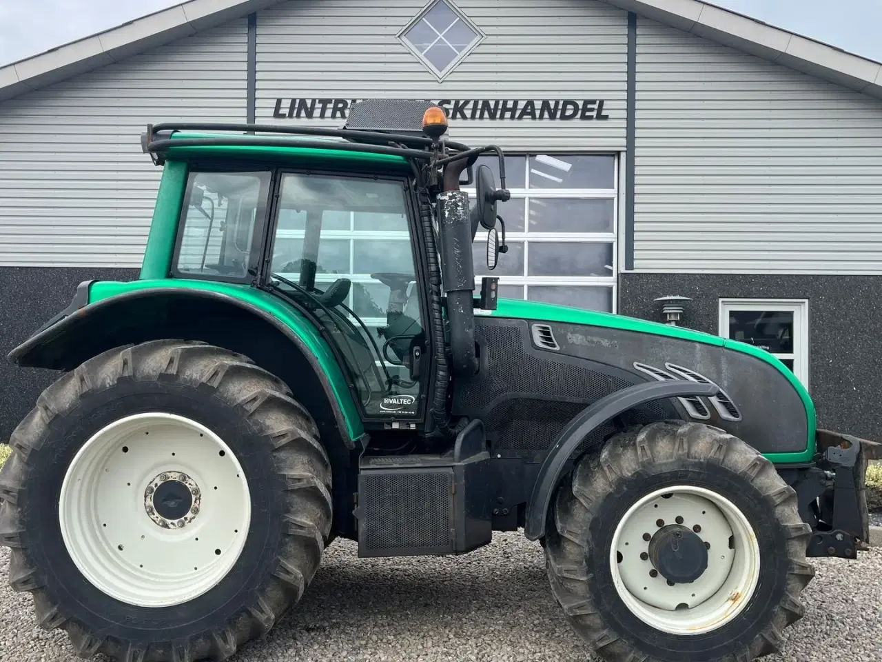 Billede 10 - Valtra T202 Direct med skovinddækning og frontlift