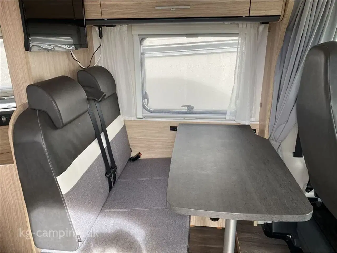 Billede 4 - 2021 - SunLight VAN V67S   Velholdt autocamper med fritstående dobbeltseng