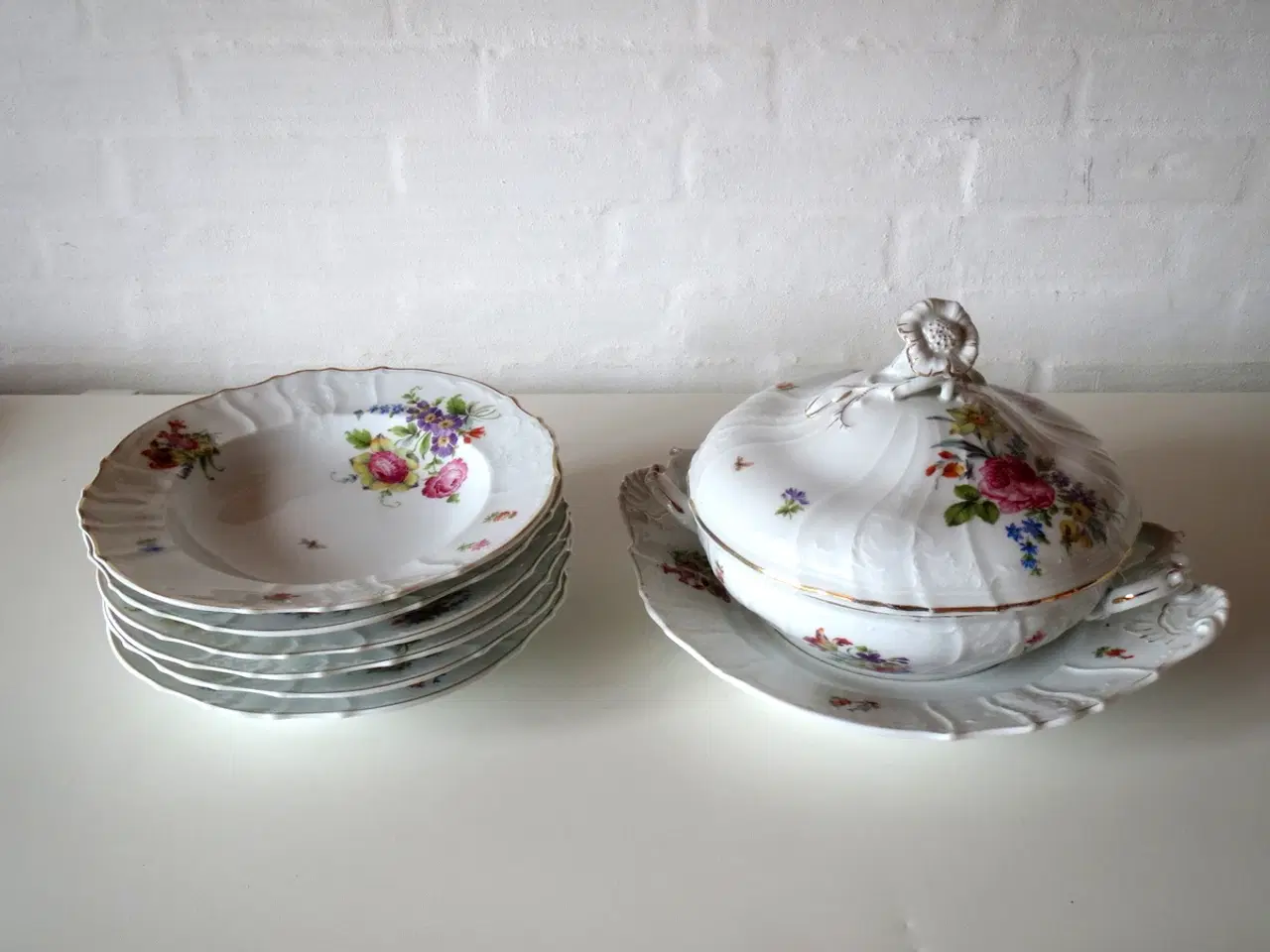 Billede 1 - Tjekkisk lågskål og dybe tallerkner fra 30'erne