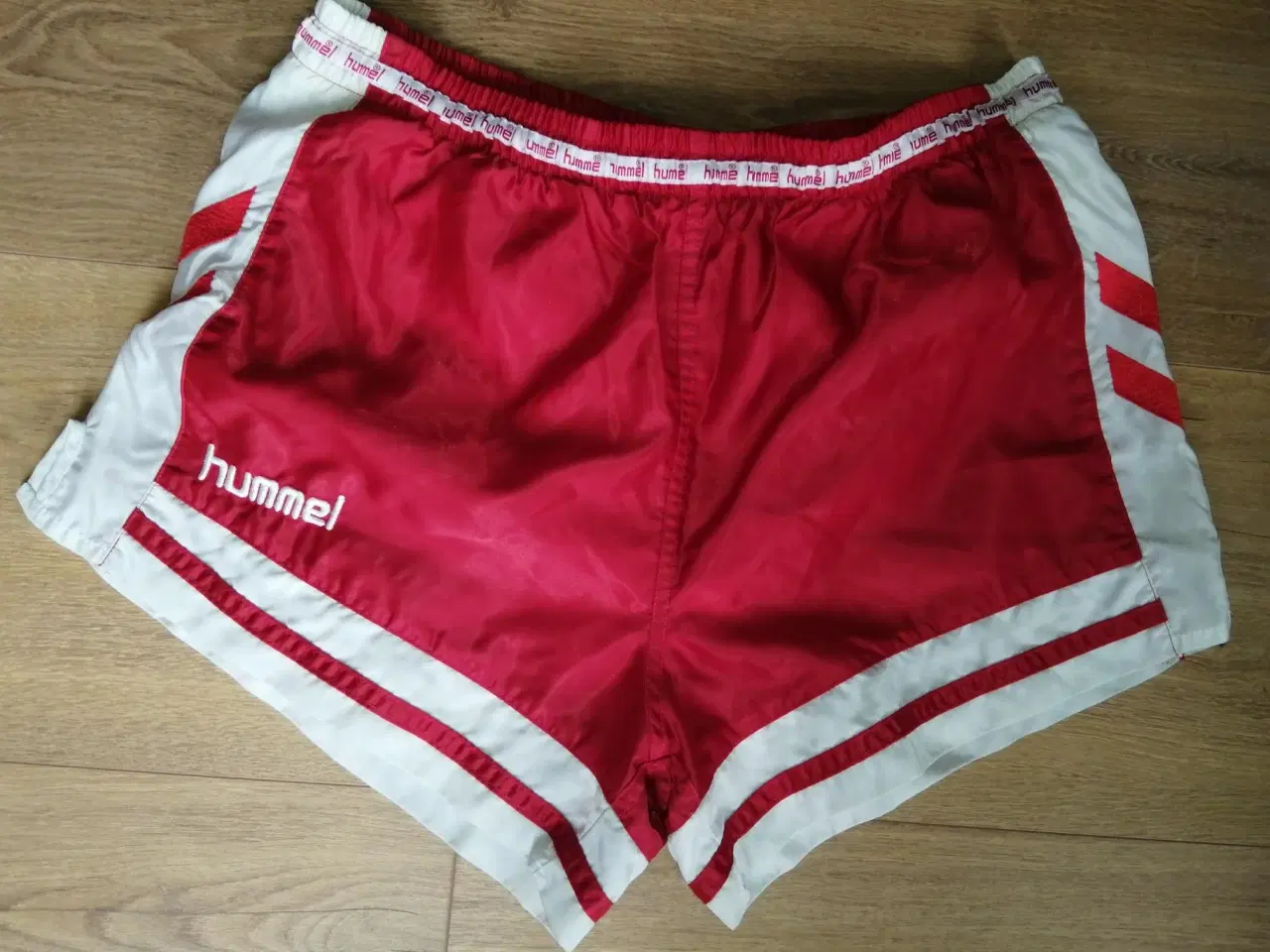Billede 1 - DANMARK RETRO HUMMEL SHORTS, XL, FLOT STAND