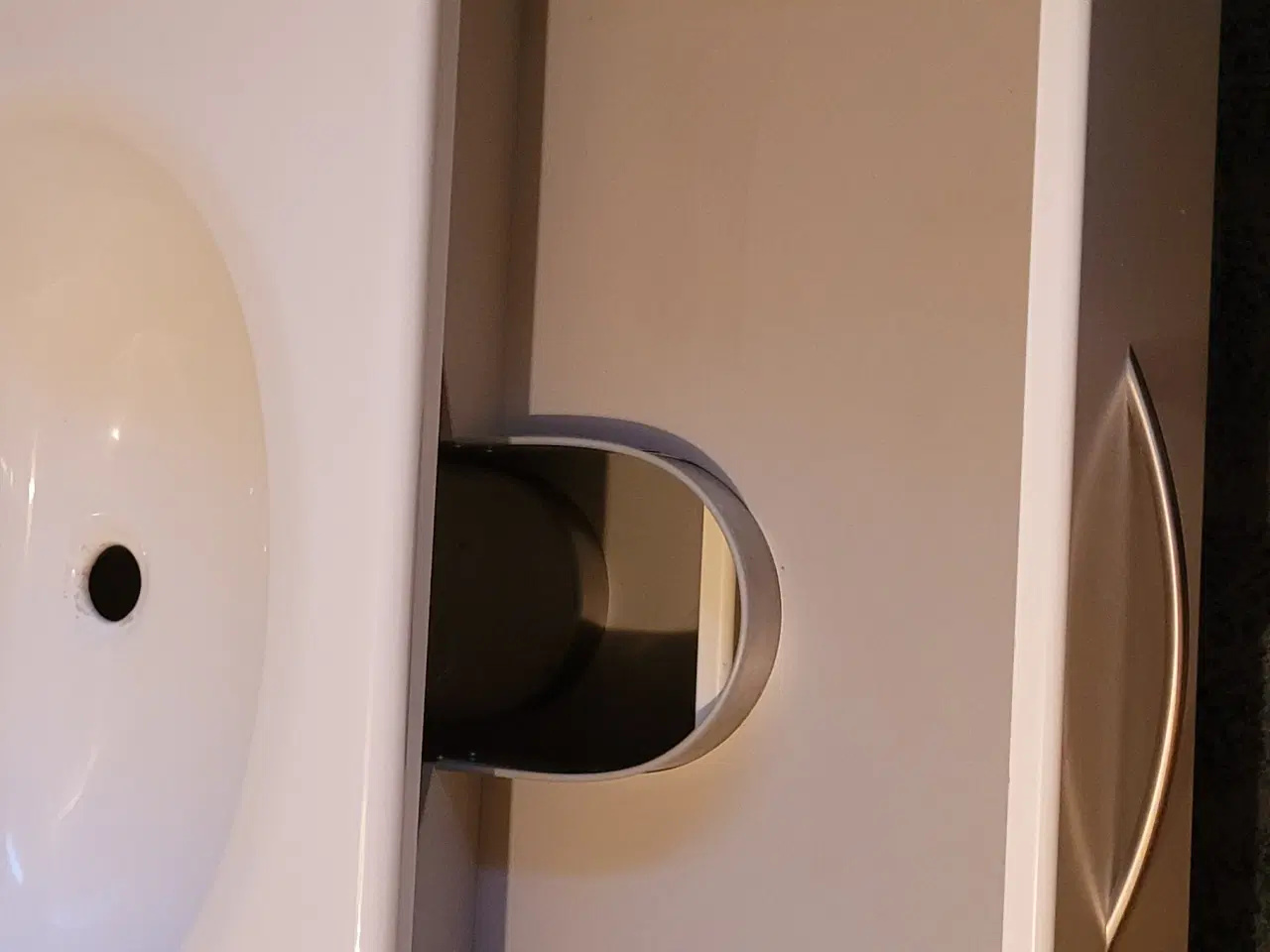 Billede 4 - Badeværelse vask med skuffer