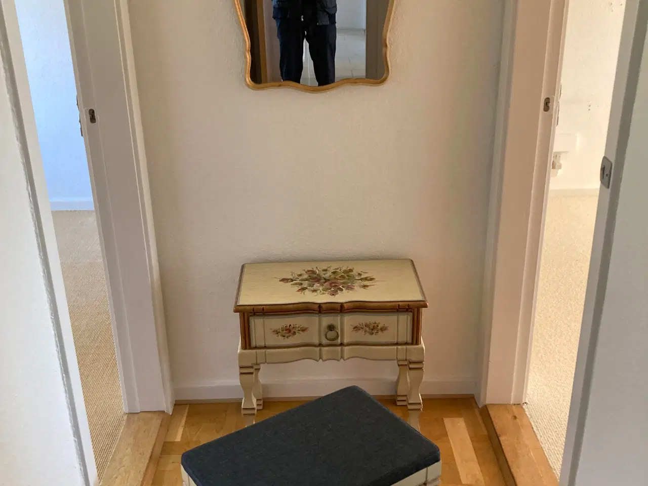 Billede 1 - Entré sæt med kommode og spejl