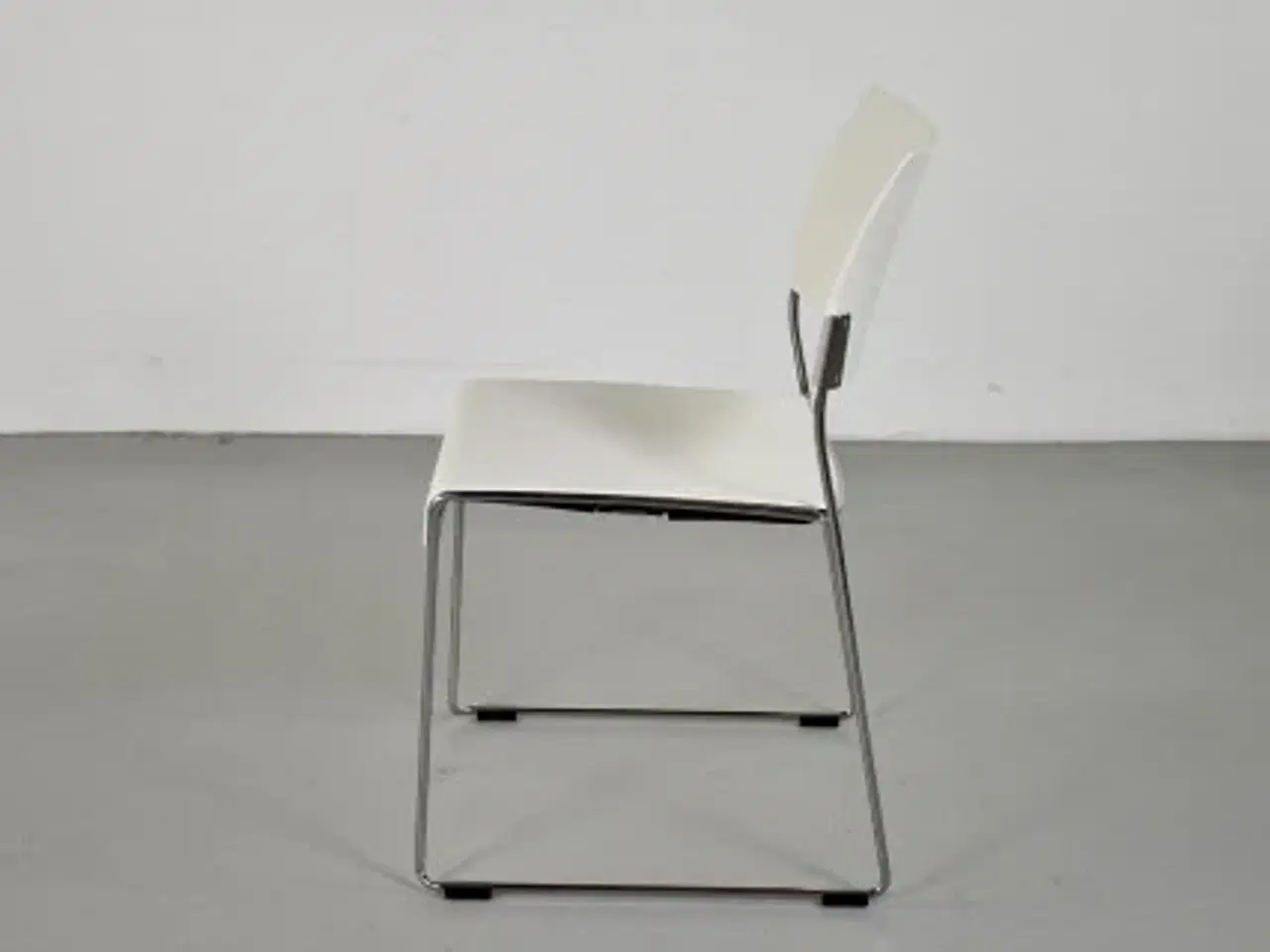 Billede 2 - Brunner linos stol med rækkekobling - hvid