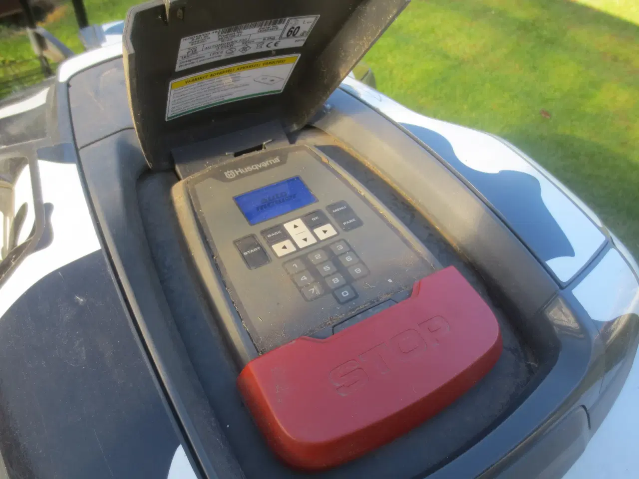 Billede 7 - 1 stk Husqvarna 310 Auto Mower  Robotklipper årg 2