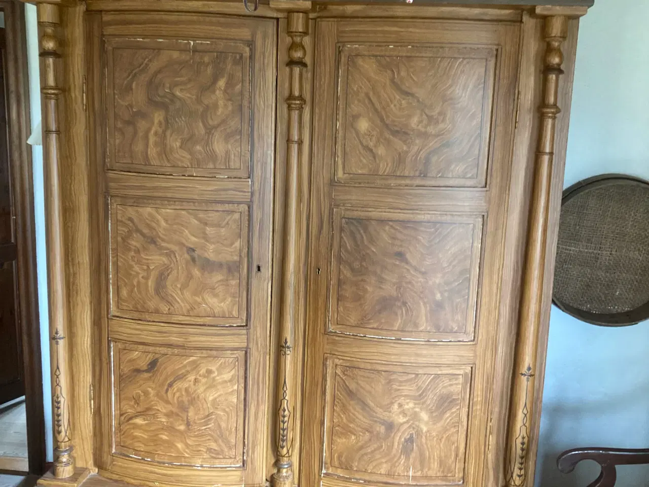 Billede 2 - Antik garderobeskab