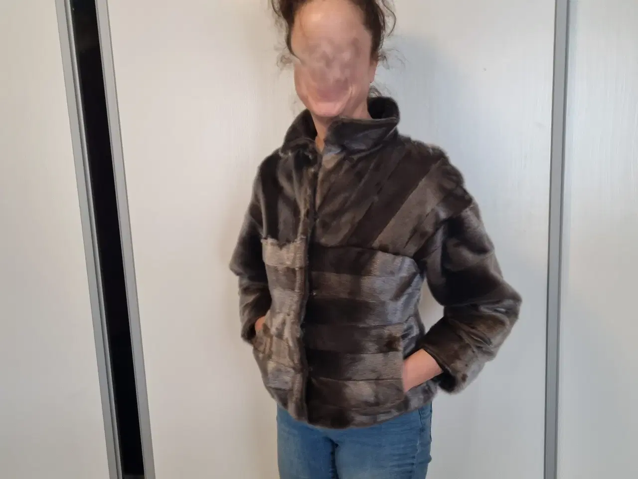 Billede 2 - Sælpels jakke størrelse 38