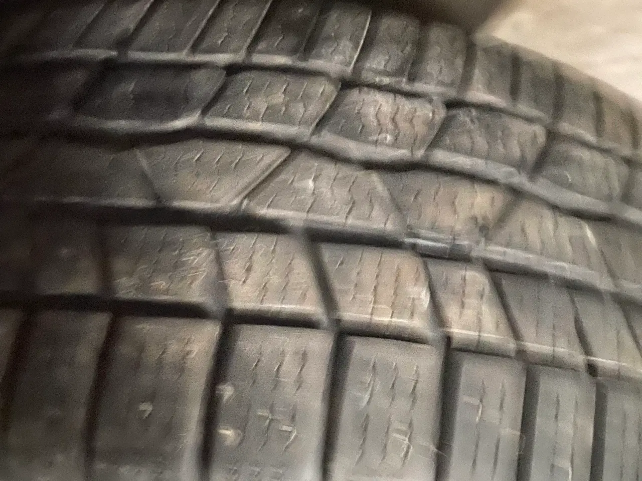 Billede 3 - Vinterhjul passer til bl.a. golf