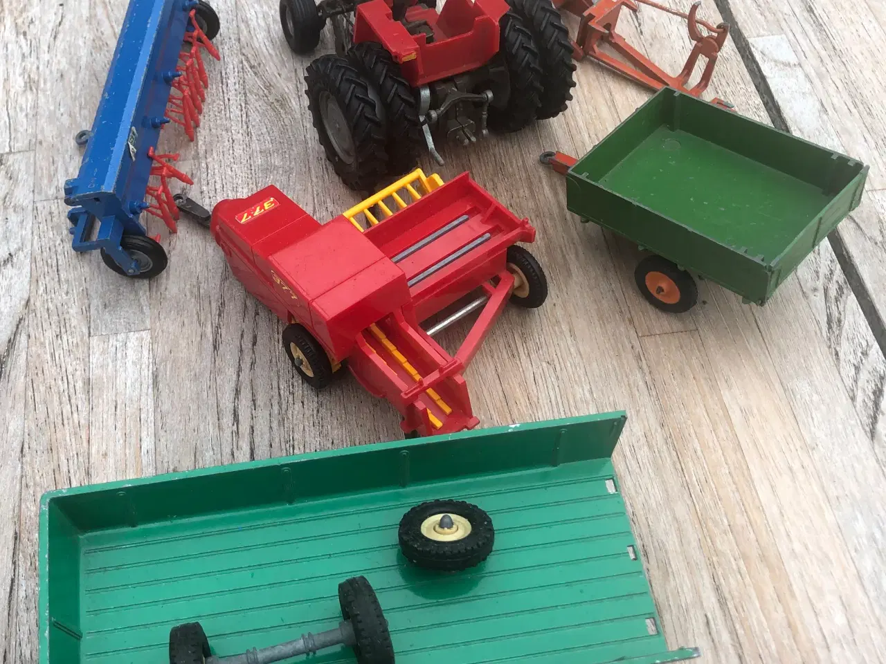 Billede 3 - BRITAINS...MASSEY FERGUSON 595 og REDSKABER