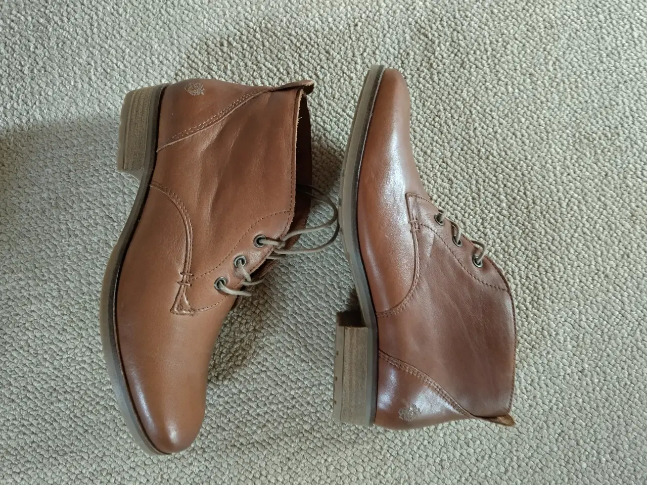 Billede 2 - Ankelstøvler i cognac farvet læder 