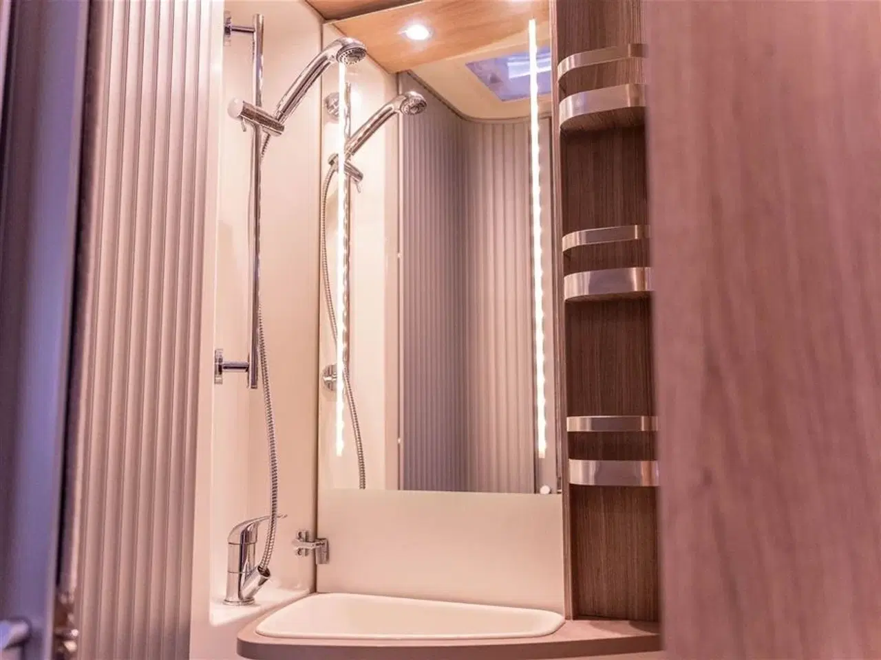 Billede 26 - 2017 - Knaus Sky TI 650 MEG Platinum Selection Automatgear og langsgående senge