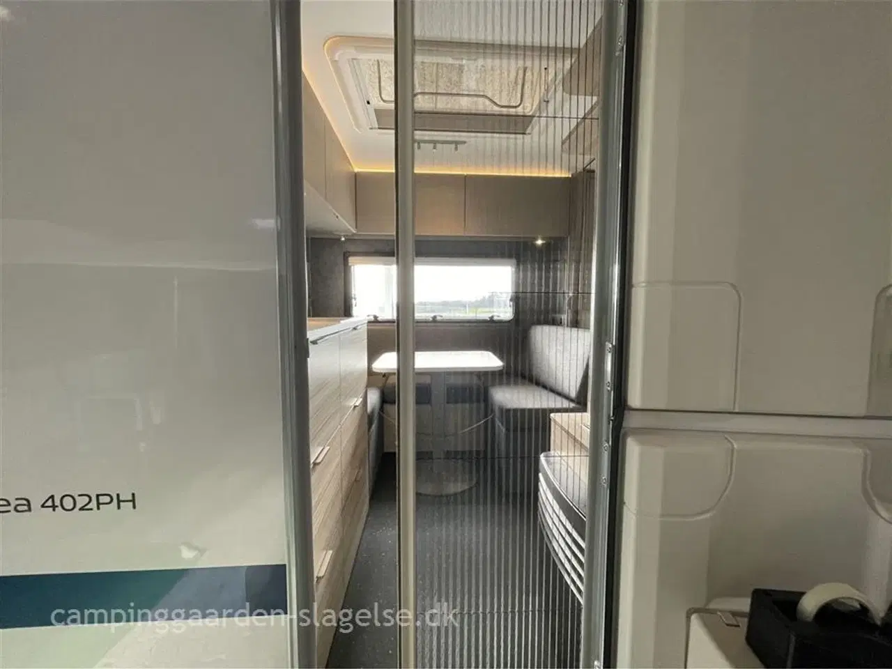 Billede 2 - 2026 - Adria Altea 402 PH   Adria Altea 402 PH – lille udenpå, stor på ferie!