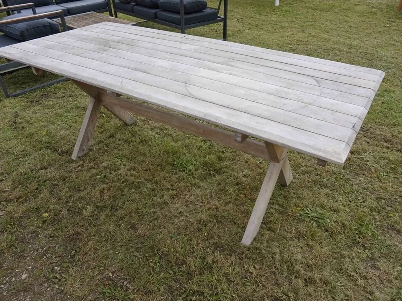 Billede 2 - Havebord i akacietræ