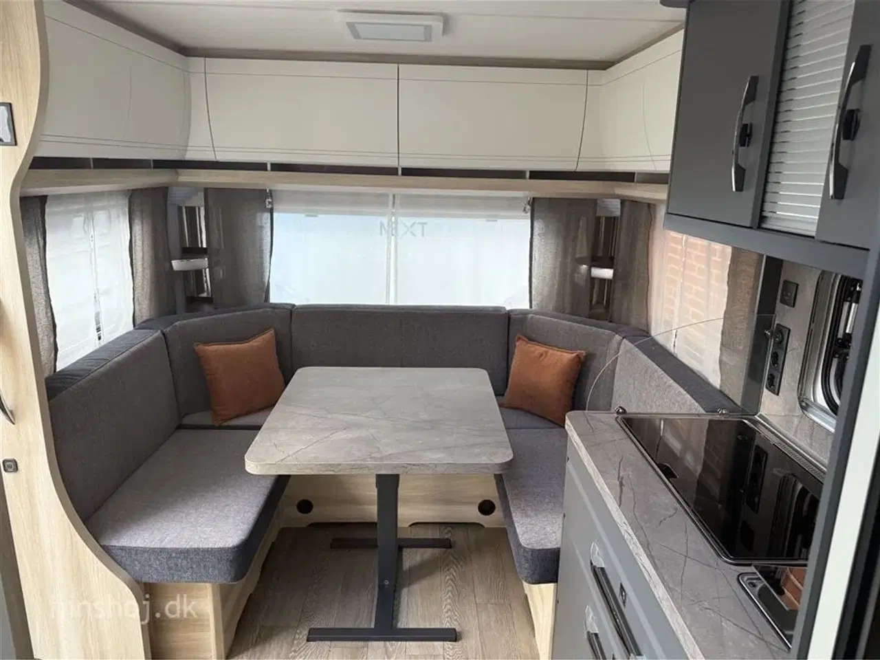 Billede 3 - 2026 - Hobby De Luxe 460 UFe   Dejlig vogn med rundsidegruppe og franskseng fra Hinshøj Caravan A/S