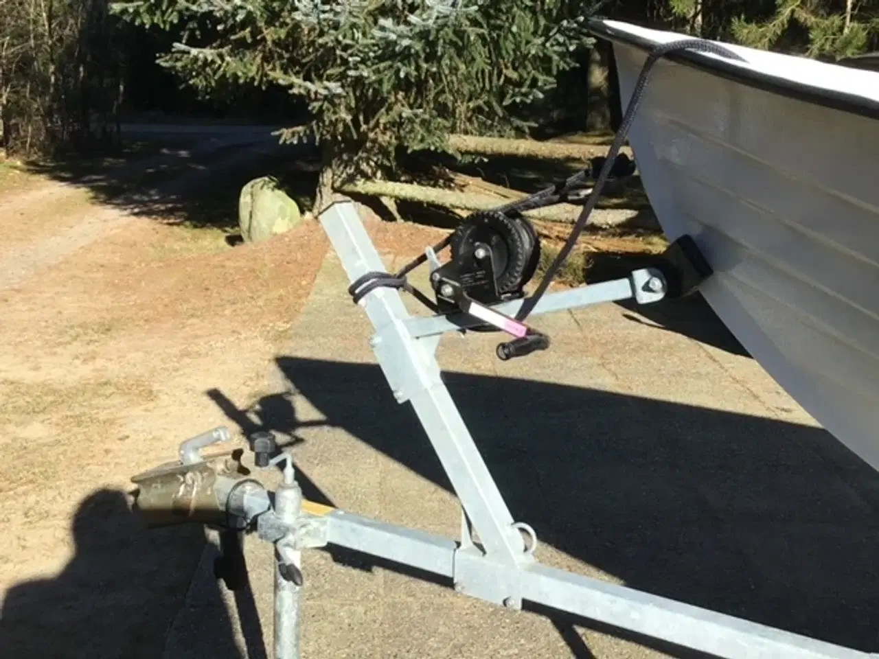 Billede 3 - Glasfiber jolle 15 fod incl. motor og trailer