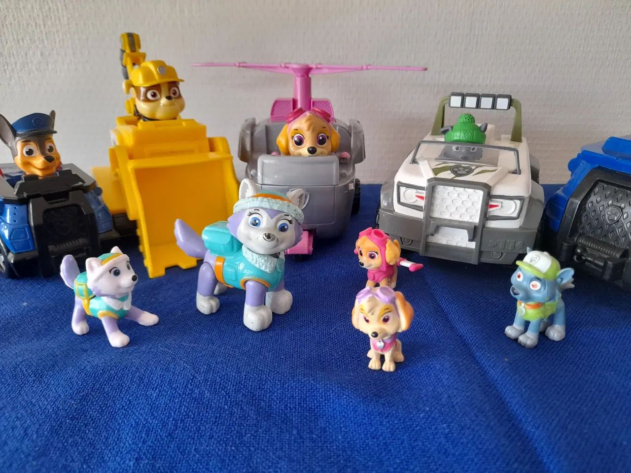 Billede 2 - Paw Patrol køretøjer & figurer.