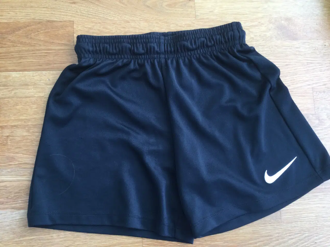 Billede 3 - Nike sports sæt med t-shirt og shorts