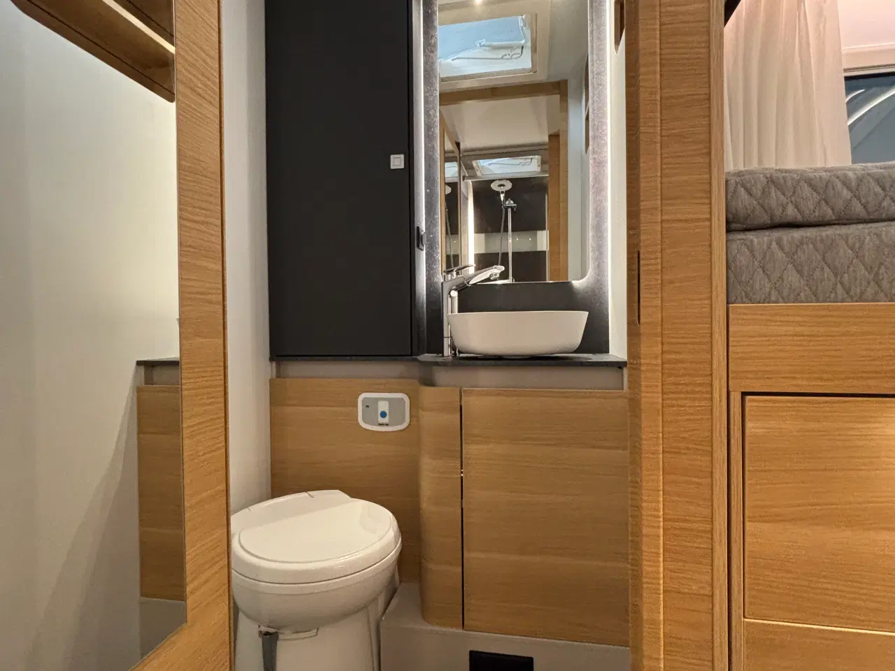 Billede 6 - Autocamper til salg - Adria Sonic I 700 SL Plus
