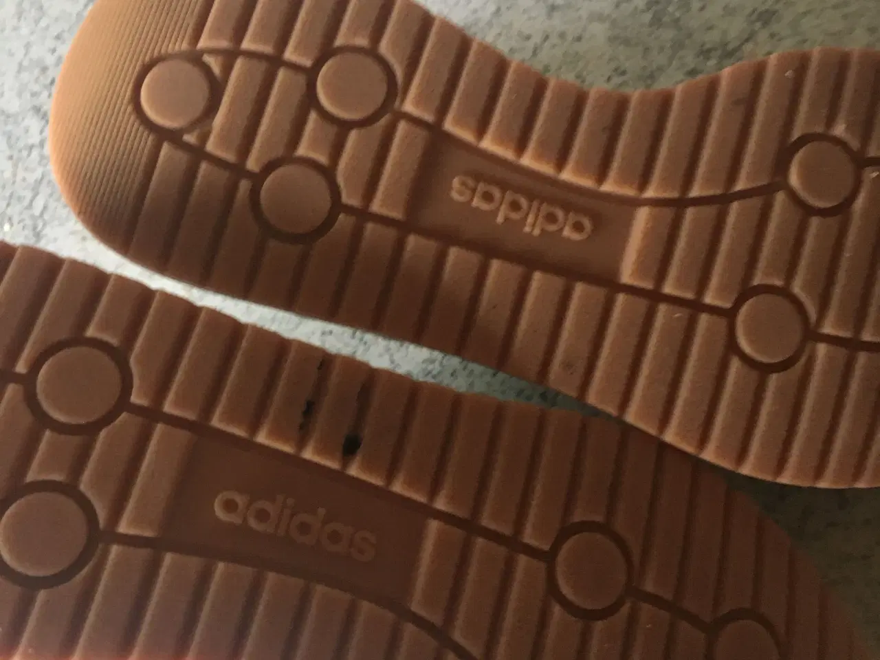 Billede 3 - Helt nye Adidas Sneakers str. 37. Sål længde 24 cm