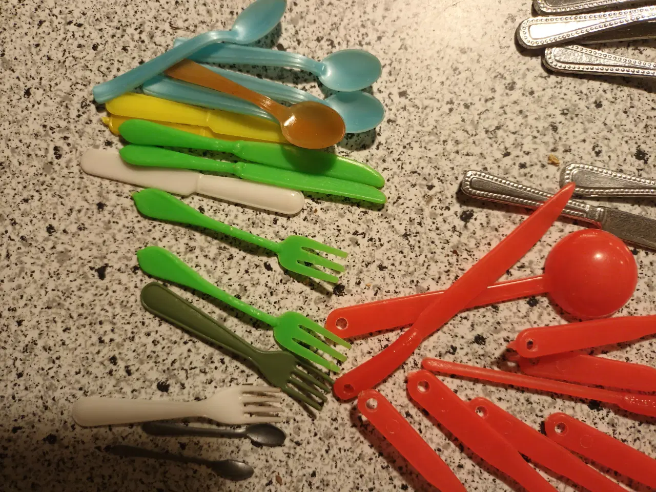 Billede 5 - Dukke-kaffestel, gryder og bestik