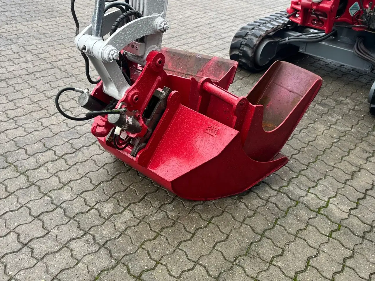 Billede 6 - Takeuchi TB225 Hydraulisk Tiltfæste, centralsmørring +3 skovle